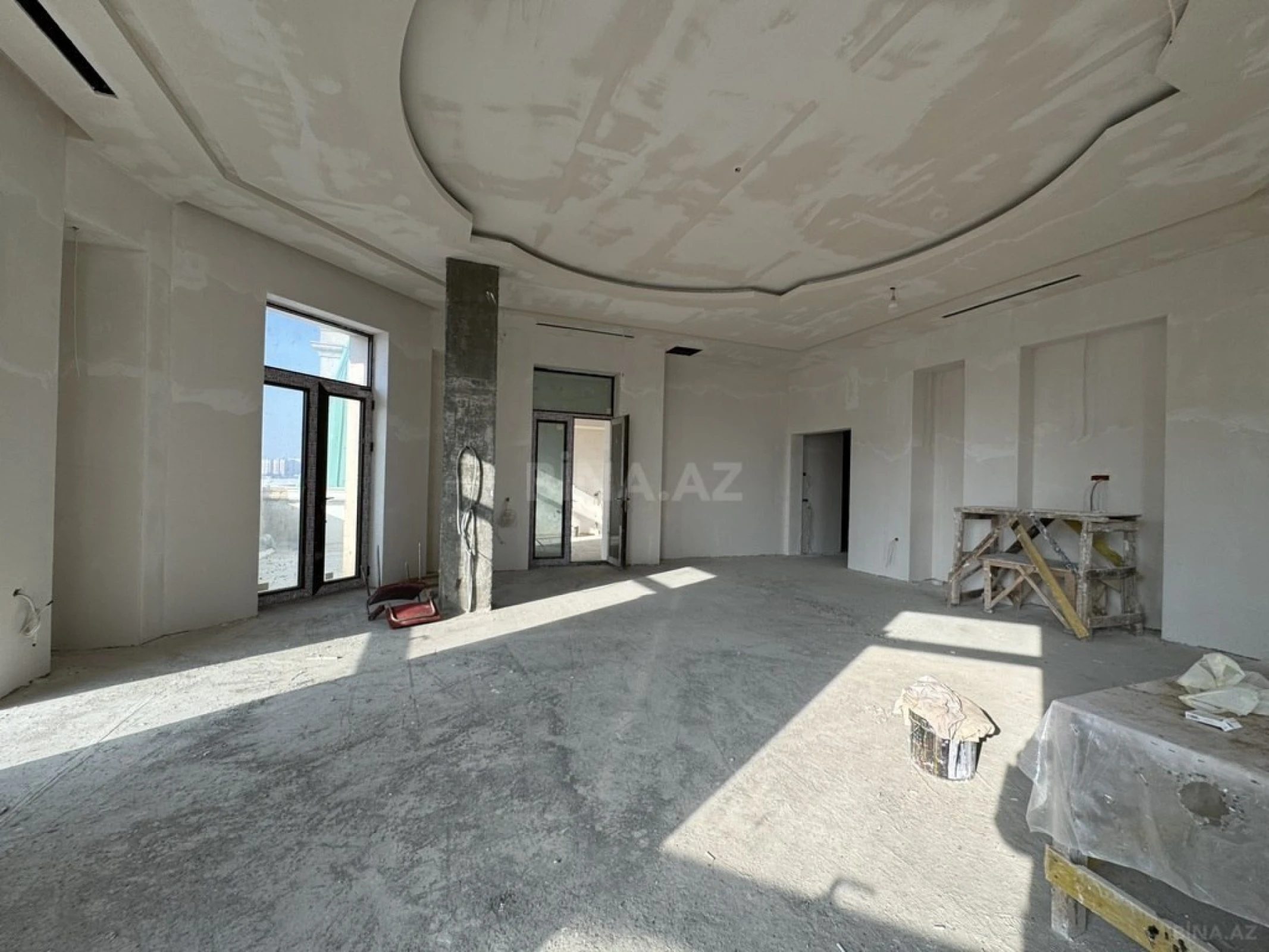 Satılır 4 otaqlı mənzil 423 m²