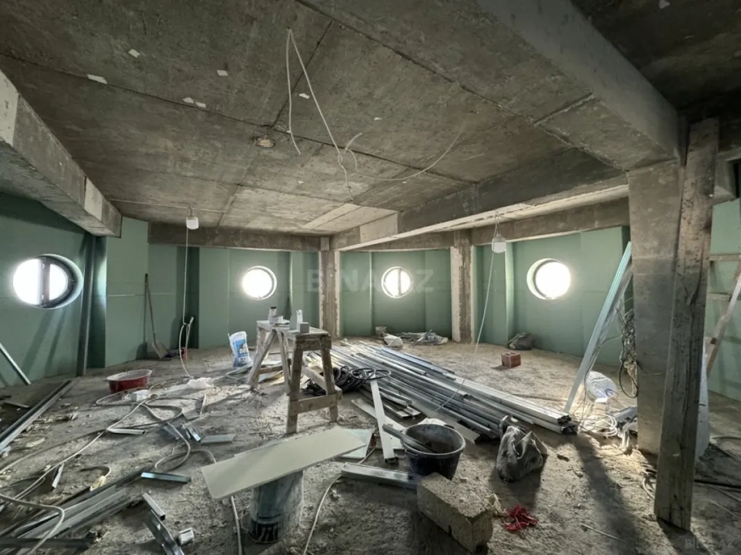 Satılır 4 otaqlı mənzil 423 m²