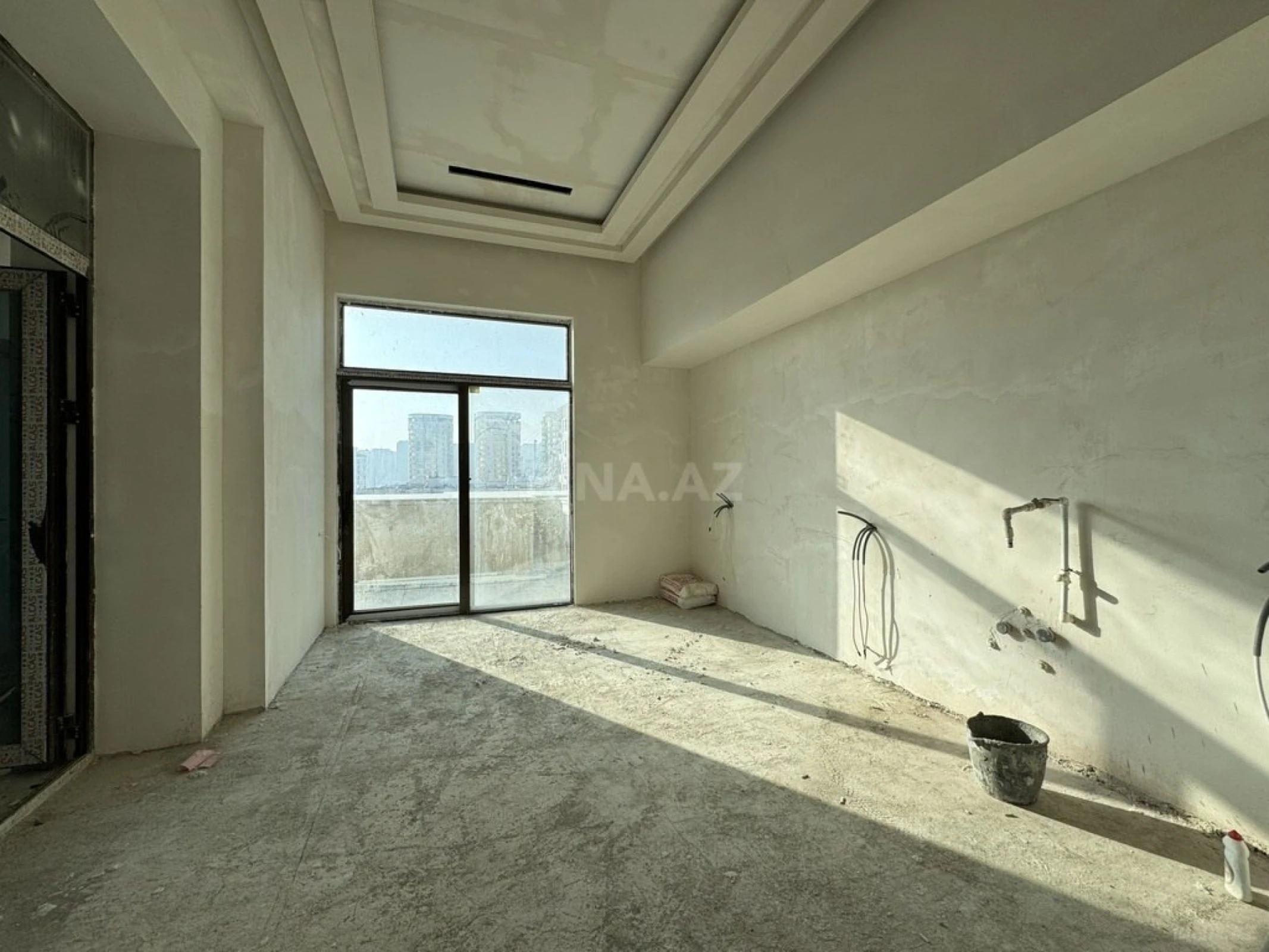 Satılır 4 otaqlı mənzil 423 m²