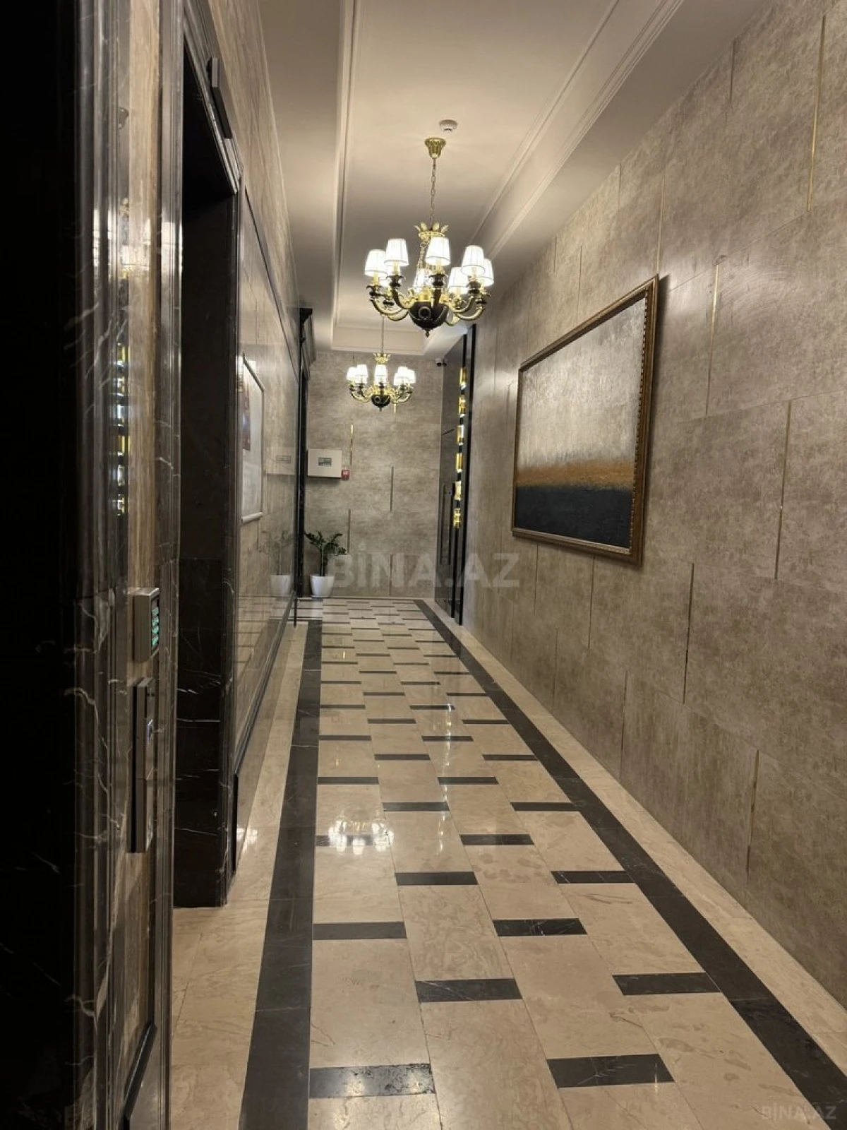 Satılır 4 otaqlı mənzil 423 m²