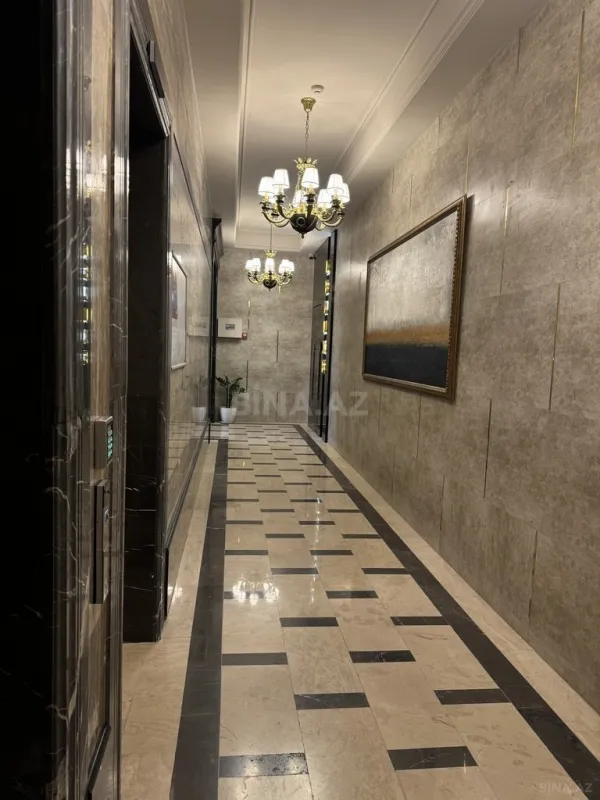 Satılır 4 otaqlı mənzil 423 m²