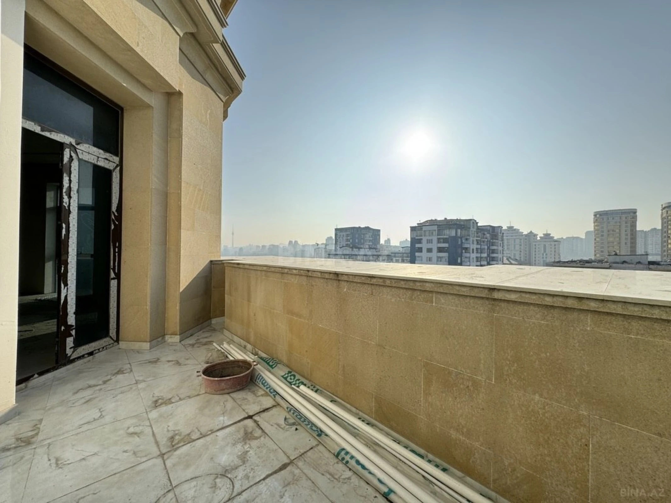 Satılır 4 otaqlı mənzil 423 m²