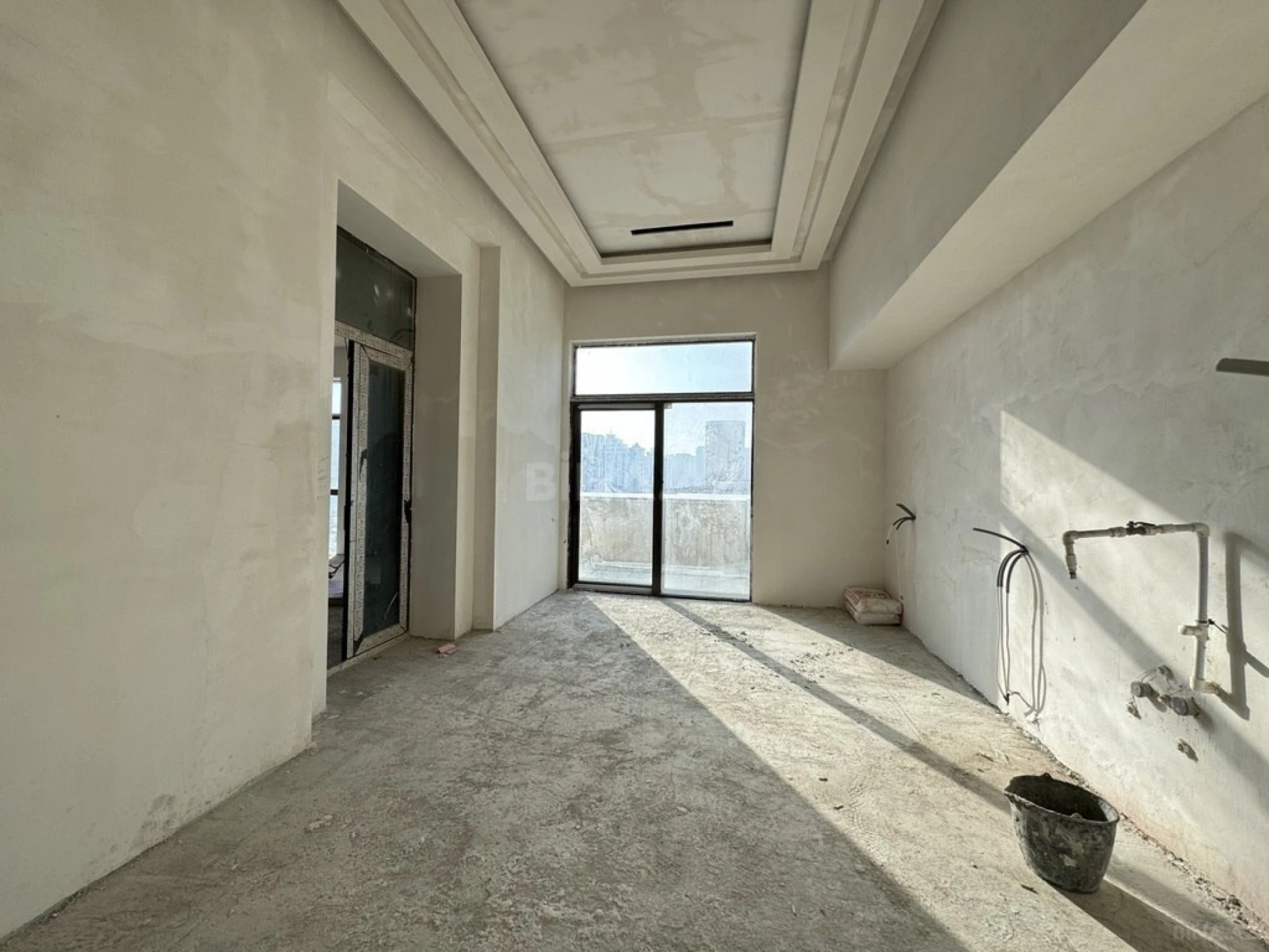 Satılır 4 otaqlı mənzil 423 m²