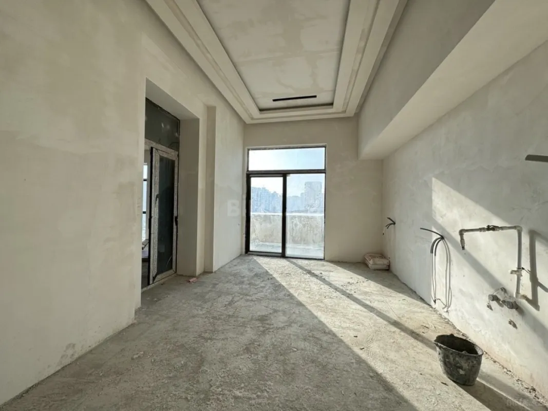 Satılır 4 otaqlı mənzil 423 m²
