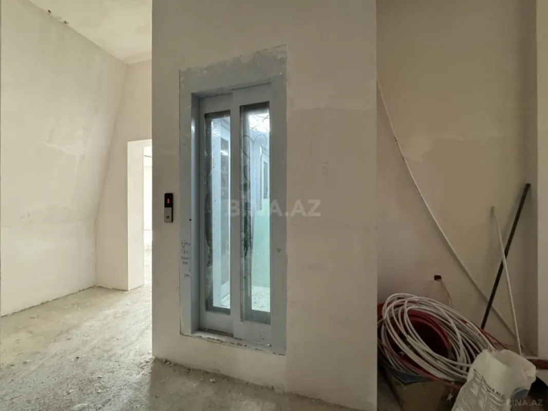 Satılır 4 otaqlı mənzil 423 m²