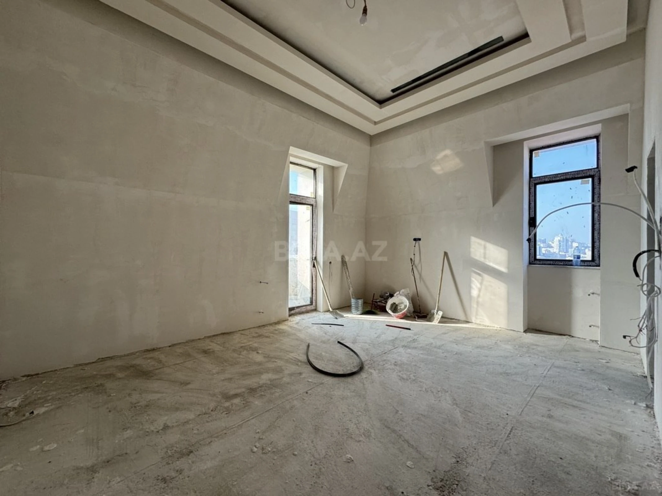 Satılır 4 otaqlı mənzil 423 m²