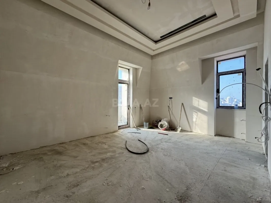 Satılır 4 otaqlı mənzil 423 m²