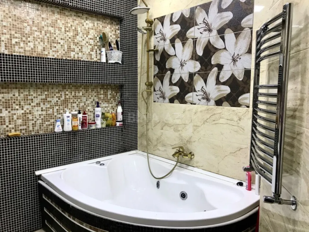 Satılır 3 otaqlı mənzil 130 m²