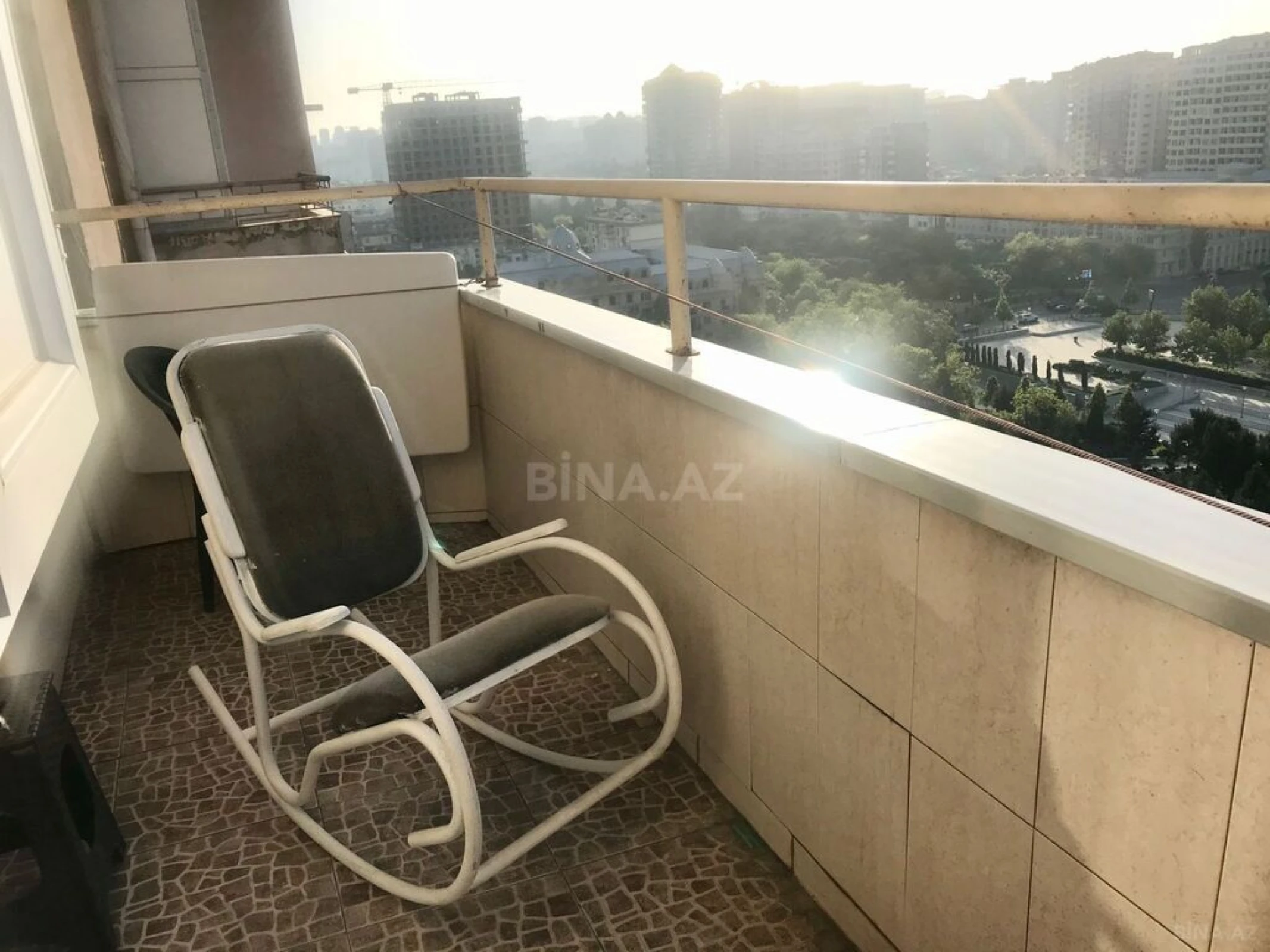 Satılır 3 otaqlı mənzil 130 m²