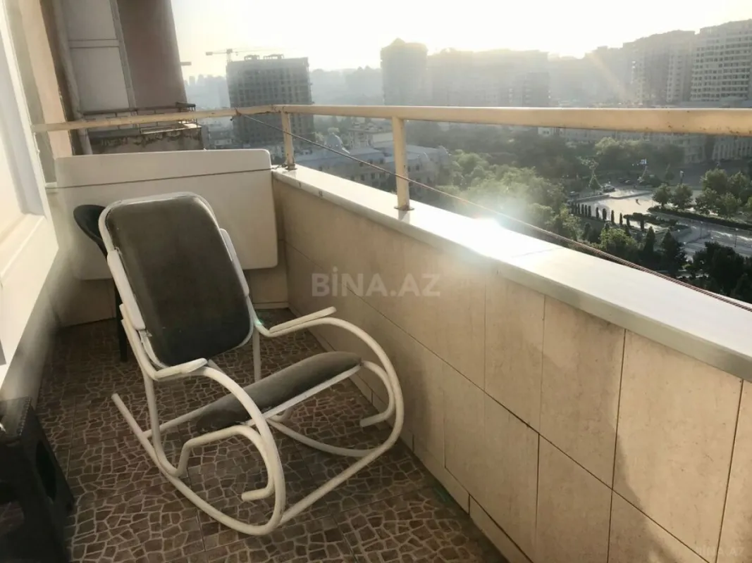 Satılır 3 otaqlı mənzil 130 m²