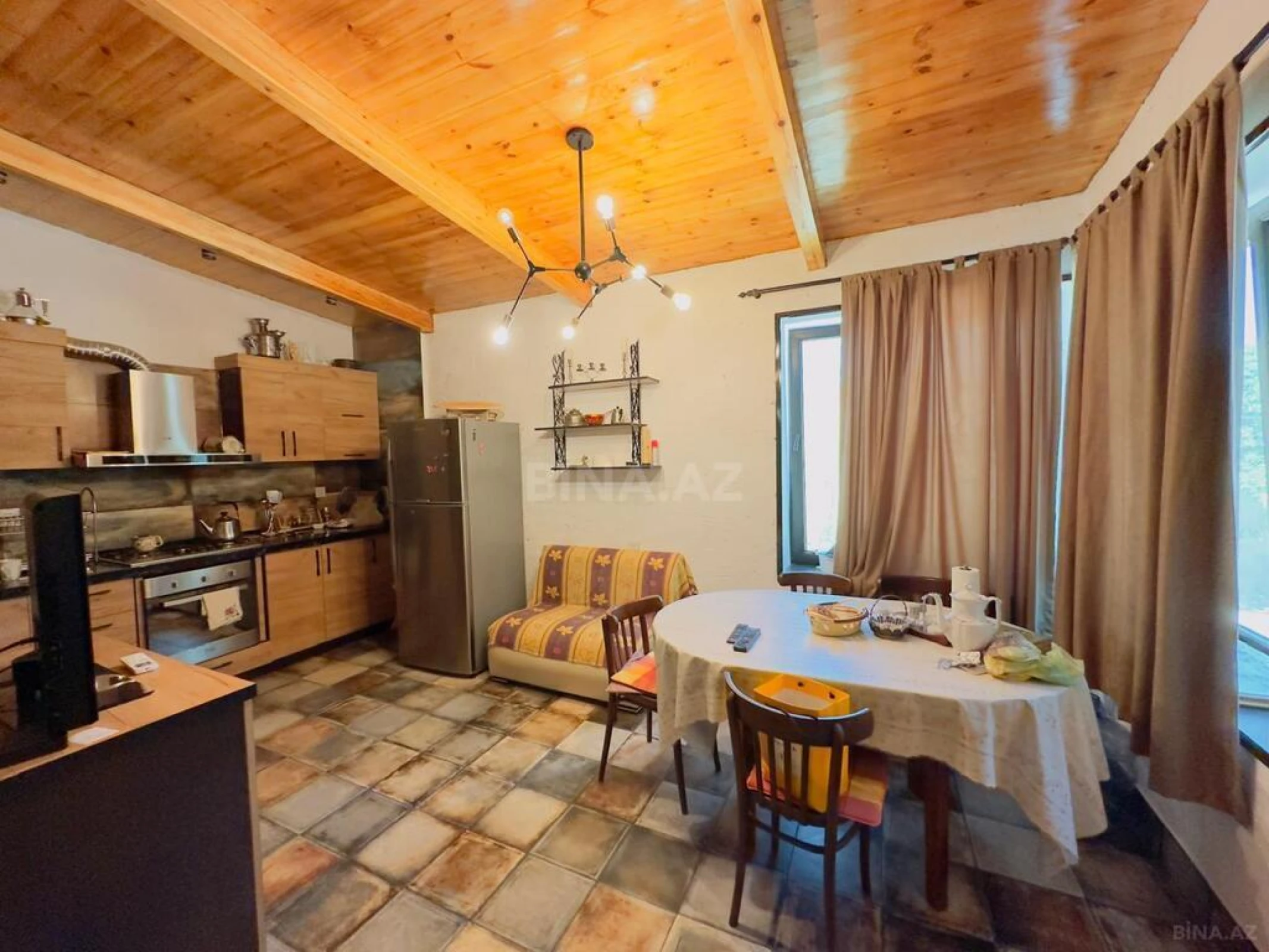 Satılır 5 otaqlı həyət evi 190 m²