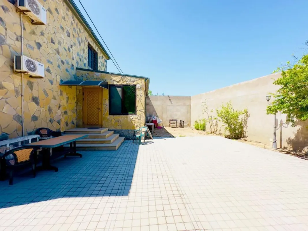 Satılır 5 otaqlı həyət evi 190 m²