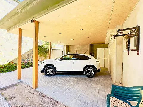 Satılır 5 otaqlı həyət evi 190 m²