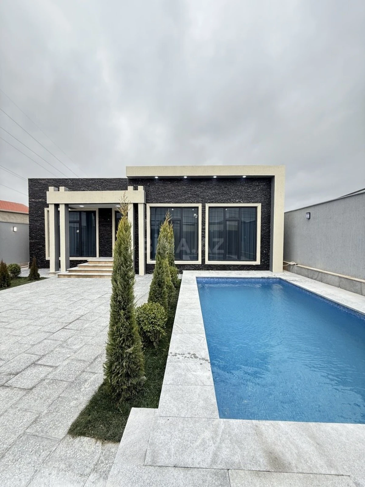 Satılır 4 otaqlı həyət evi 145 m²