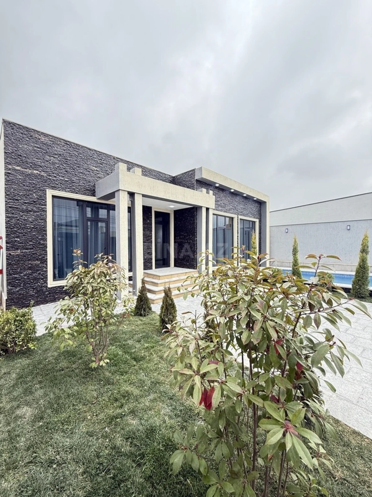Satılır 4 otaqlı həyət evi 145 m²