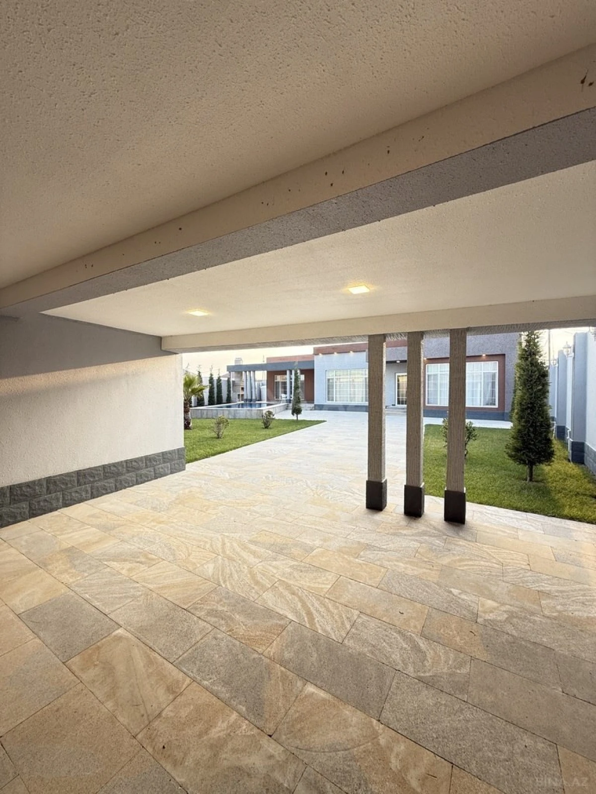 Satılır 5 otaqlı həyət evi 246 m²