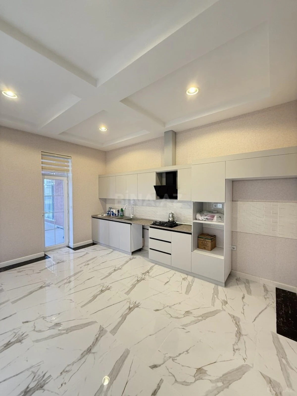 Satılır 5 otaqlı həyət evi 246 m²