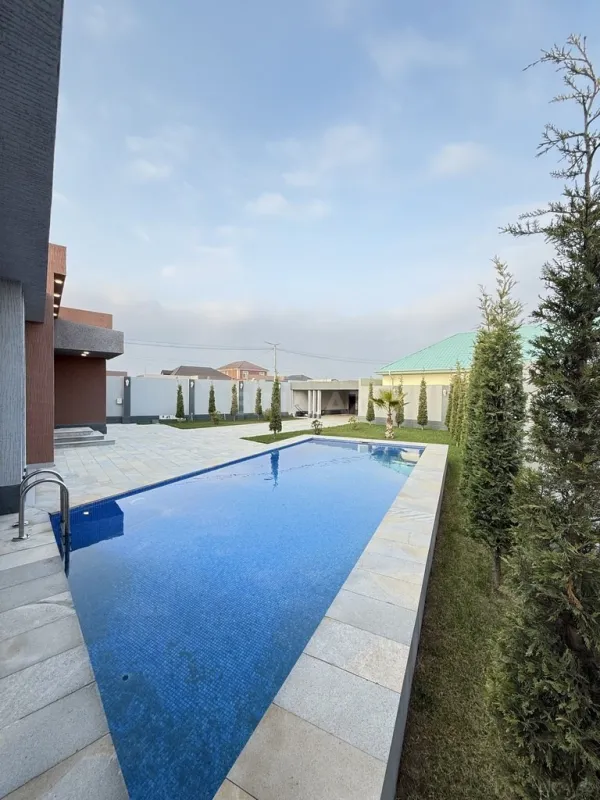 Satılır 5 otaqlı həyət evi 246 m²