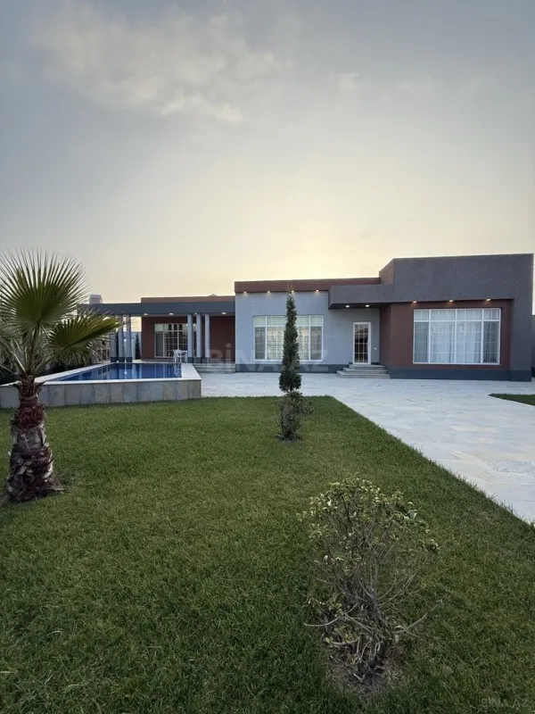 Satılır 5 otaqlı həyət evi 246 m²