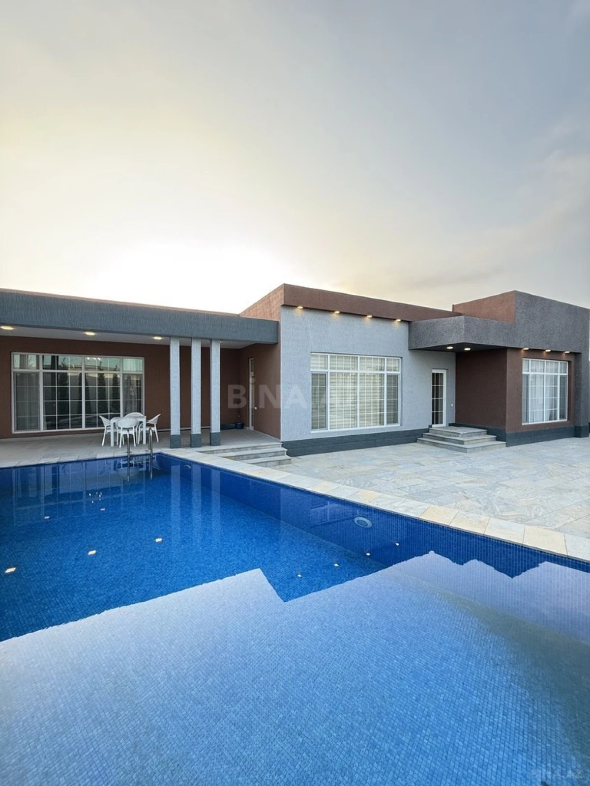 Satılır 5 otaqlı həyət evi 246 m²