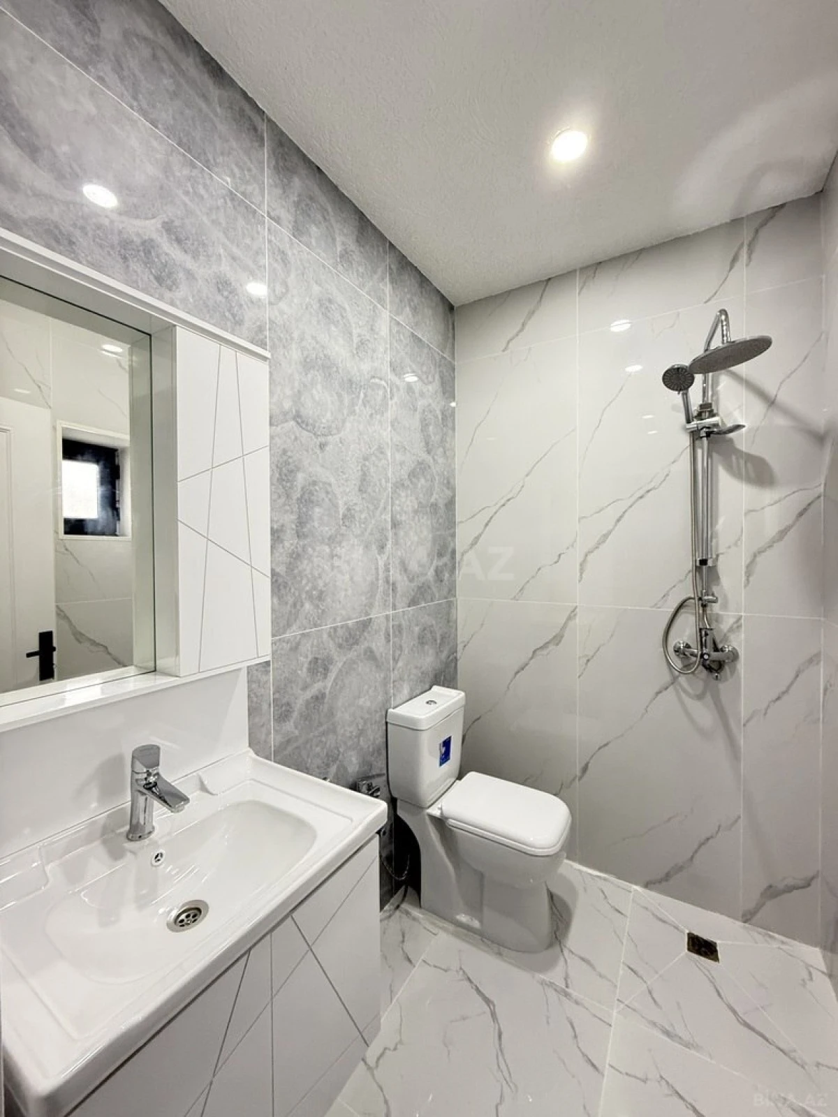 Satılır 4 otaqlı həyət evi 145 m²