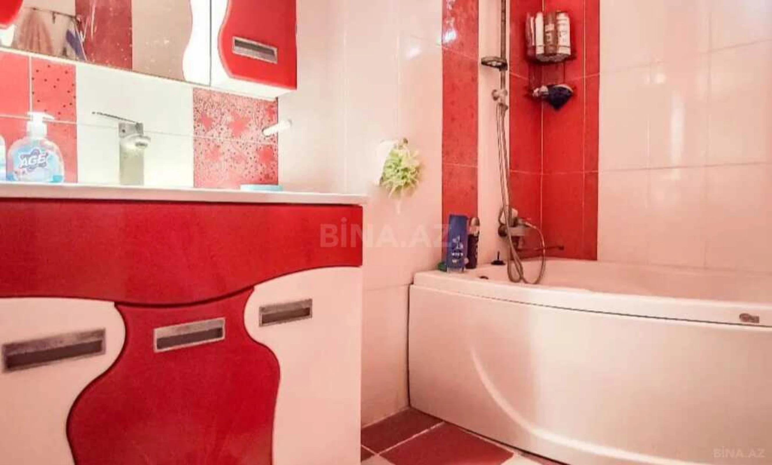 Satılır 4 otaqlı həyət evi 200 m²