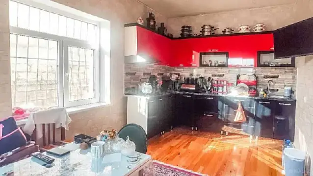 Satılır 4 otaqlı həyət evi 200 m²