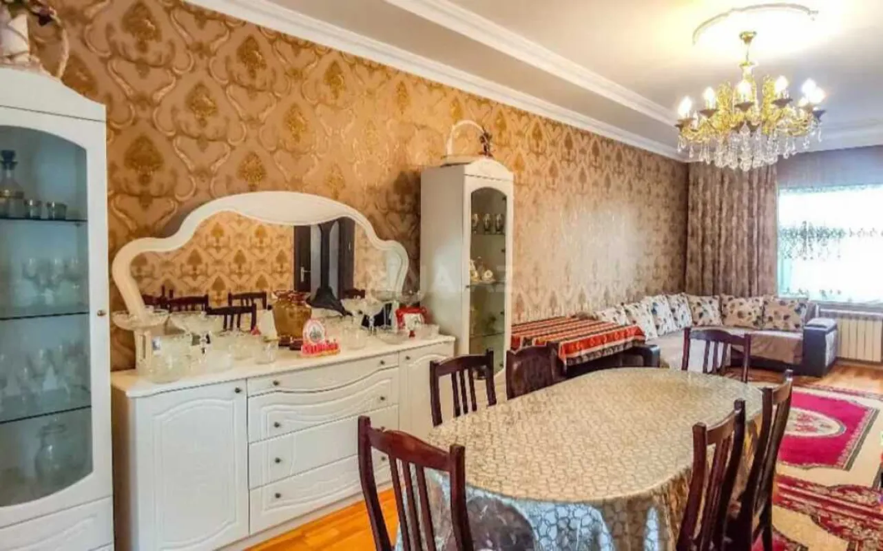 Satılır 4 otaqlı həyət evi 200 m²