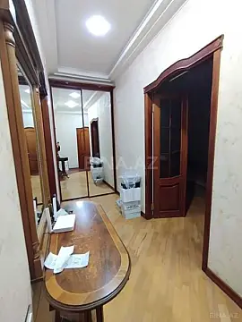 Kirayə verilir 4 otaqlı mənzil 140 m²