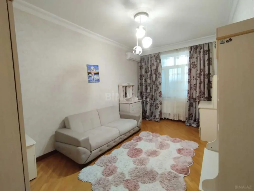 Kirayə verilir 4 otaqlı mənzil 140 m²