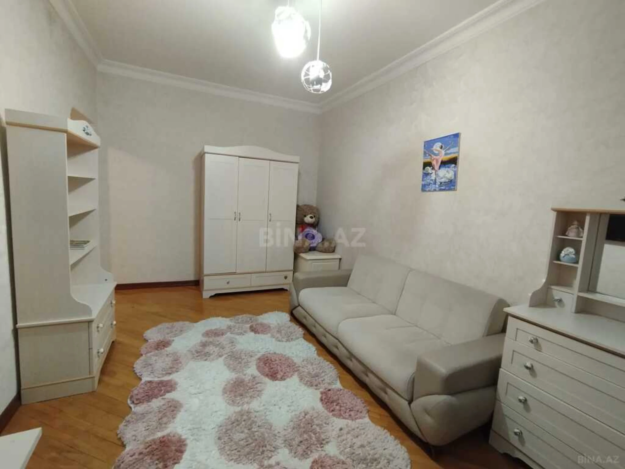Kirayə verilir 4 otaqlı mənzil 140 m²