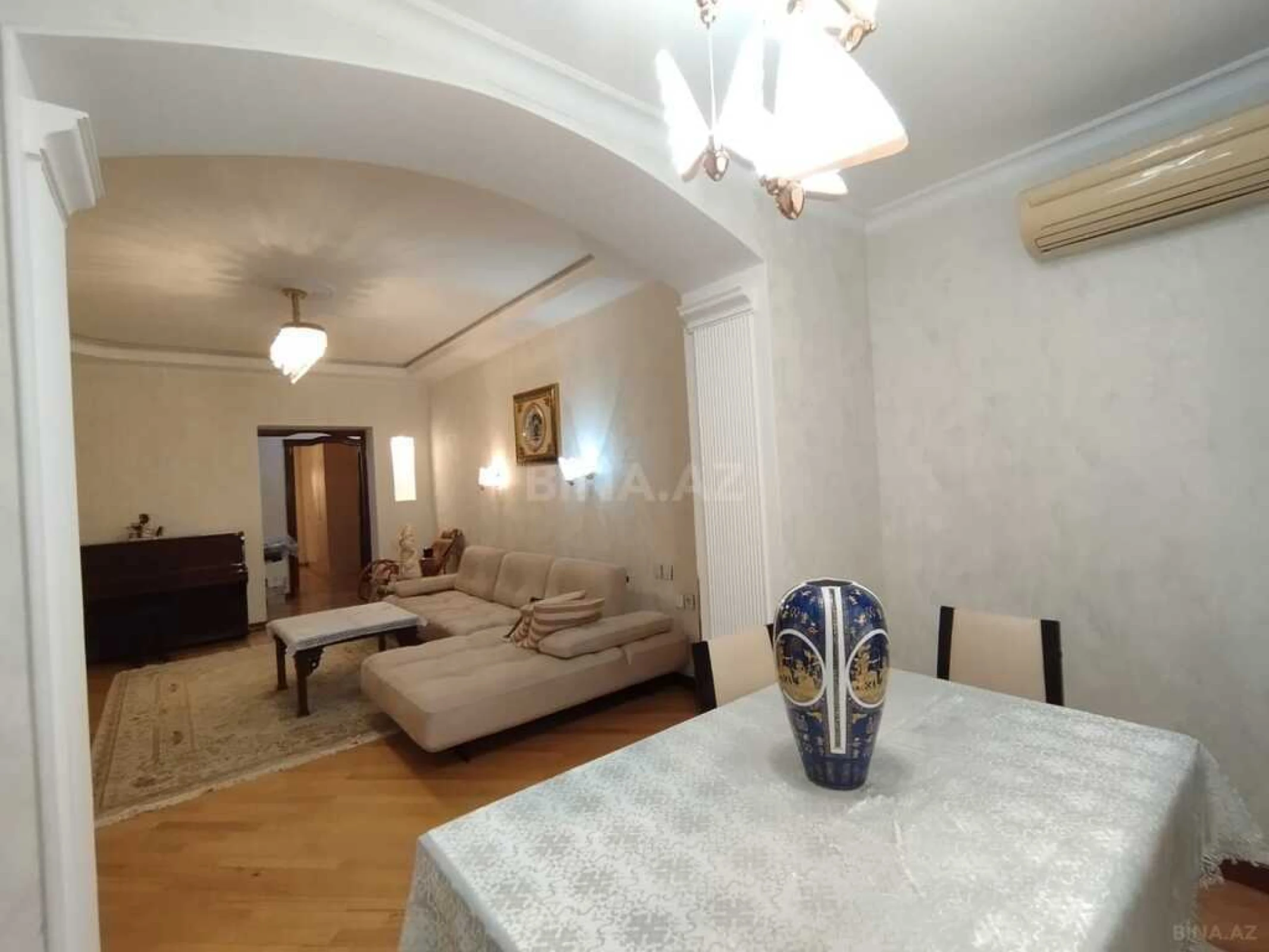 Kirayə verilir 4 otaqlı mənzil 140 m²