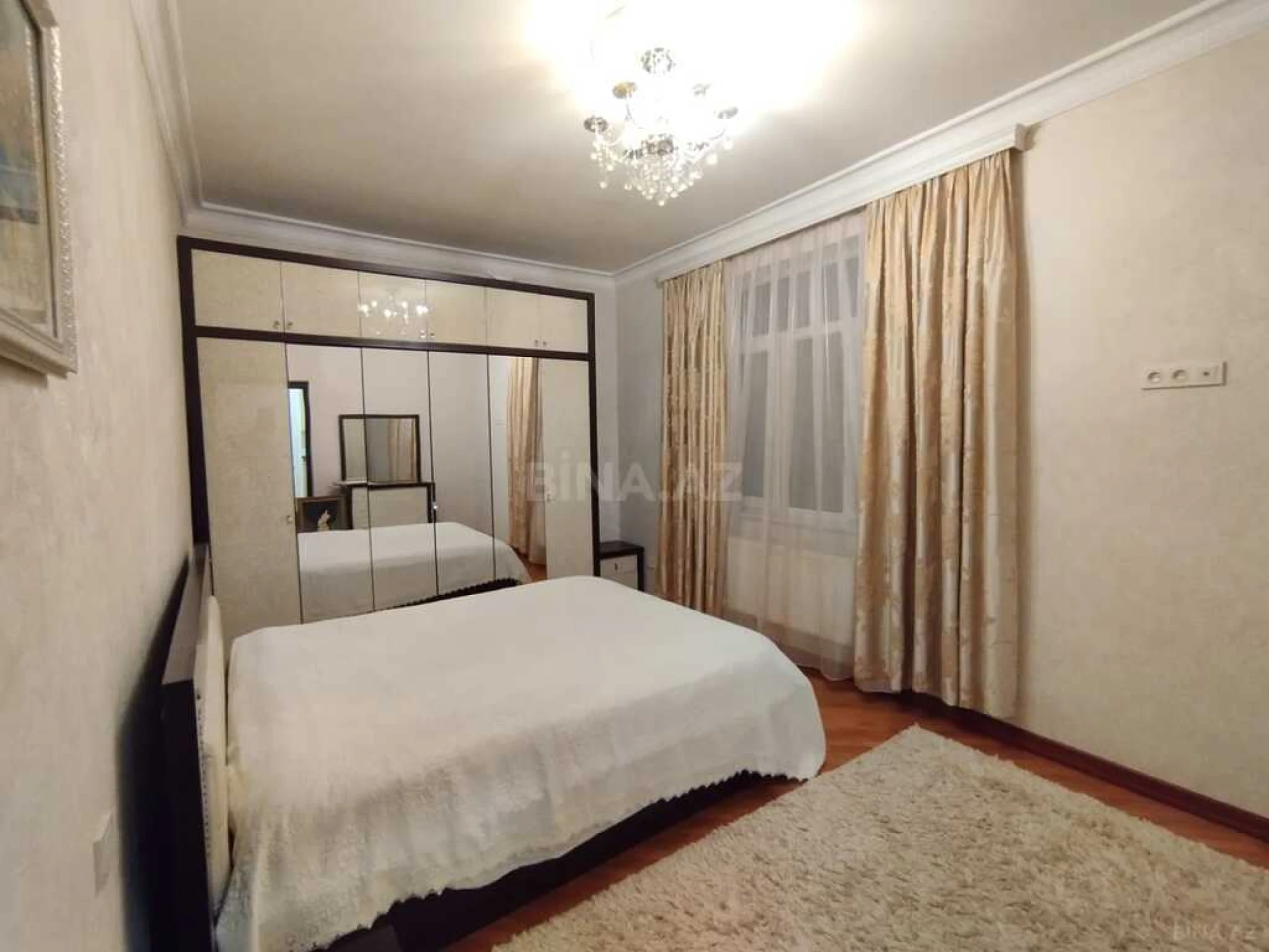 Kirayə verilir 4 otaqlı mənzil 140 m²