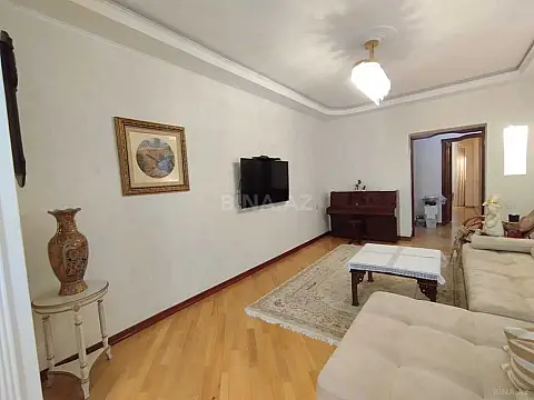 Kirayə verilir 4 otaqlı mənzil 140 m²