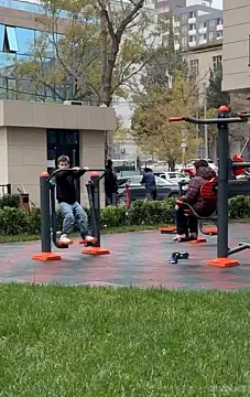 Satılır 5 otaqlı mənzil 265.8 m²