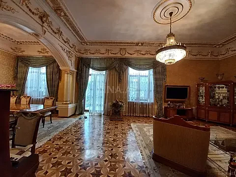 Satılır 10 otaqlı həyət evi 550 m² — Bakı 10 otaq 550.00 m²