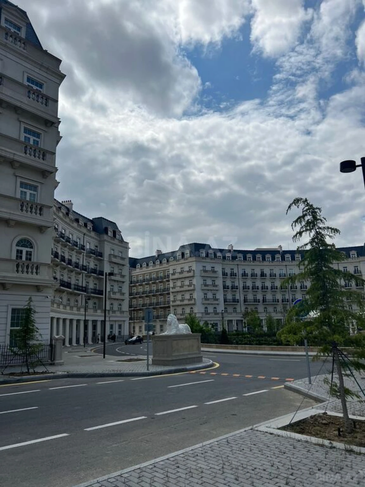 Satılır 4 otaqlı mənzil 145 m²