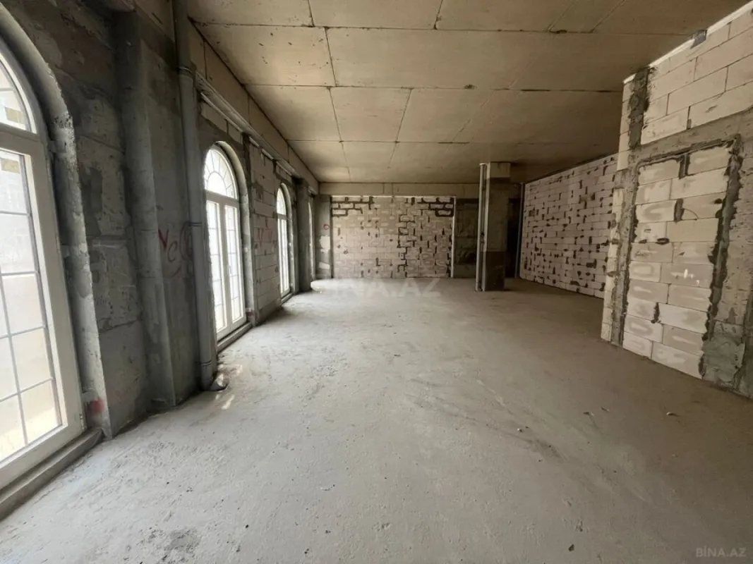 Satılır 4 otaqlı mənzil 145 m²