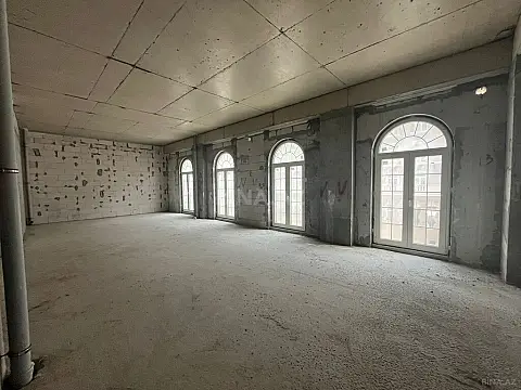 Satılır 4 otaqlı mənzil 145 m²