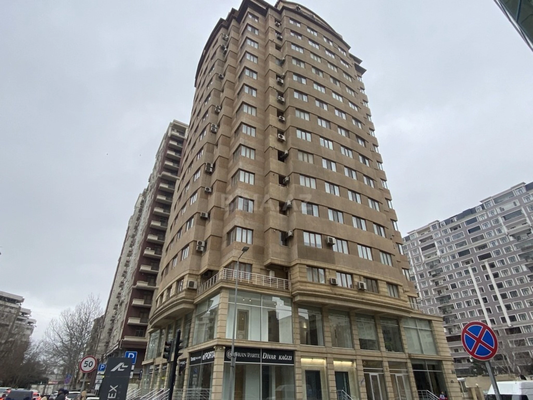 Satılır 3 otaqlı mənzil 154 m²