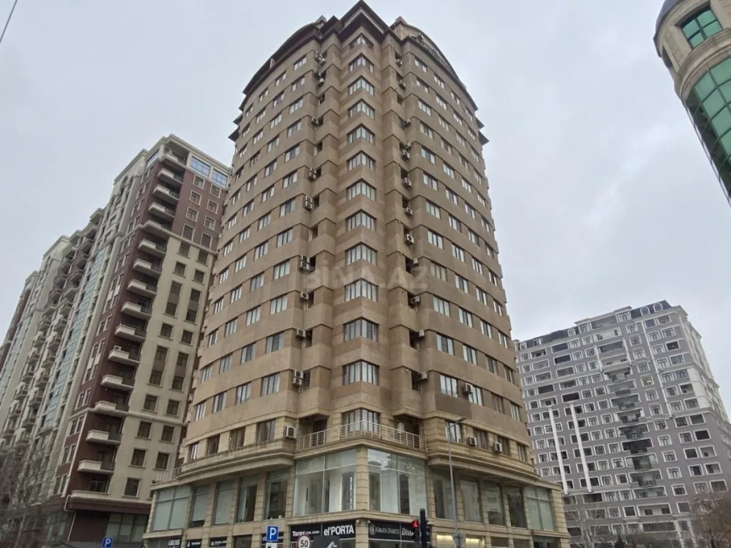 Satılır 3 otaqlı mənzil 154 m²