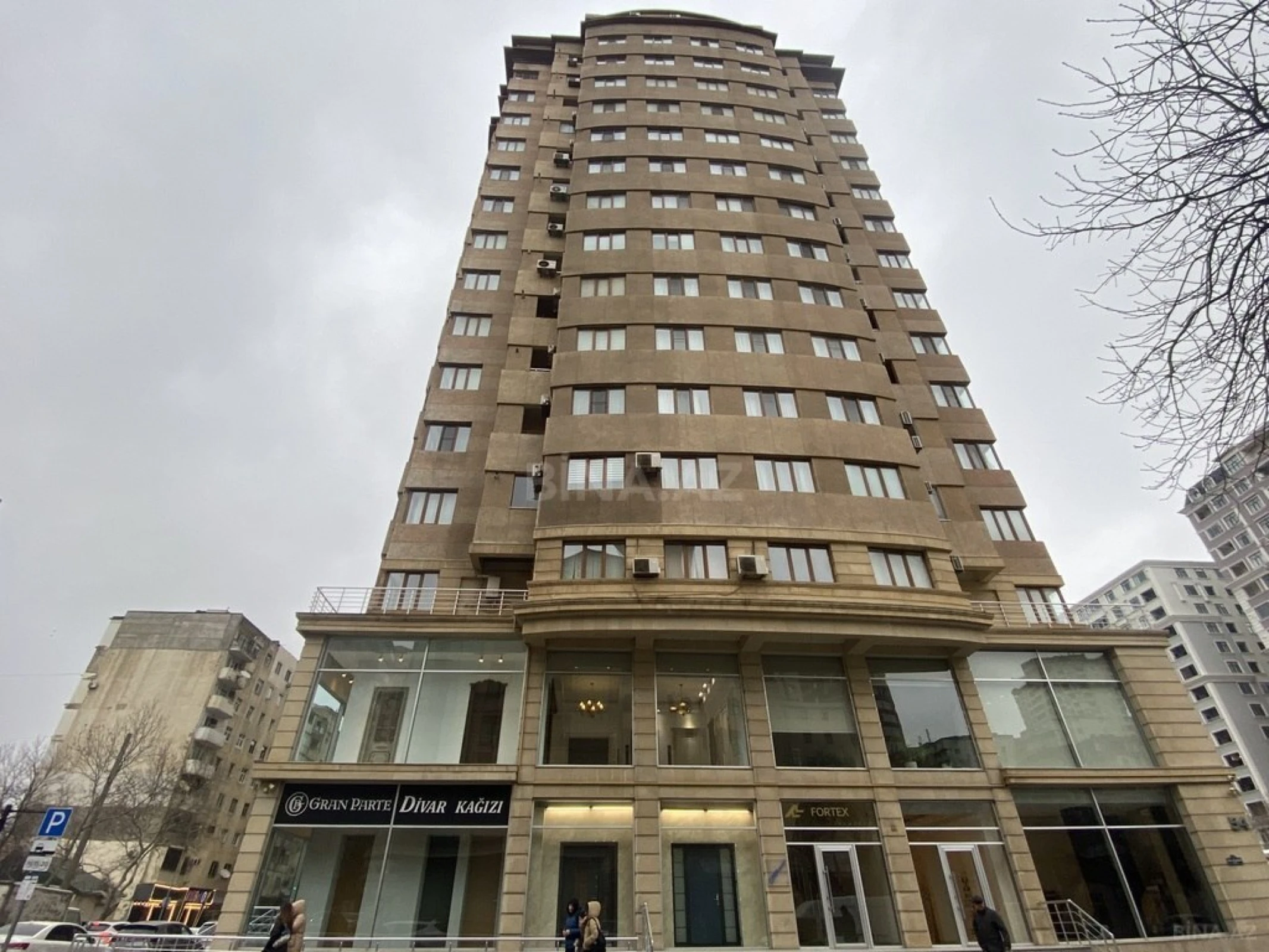 Satılır 3 otaqlı mənzil 154 m²