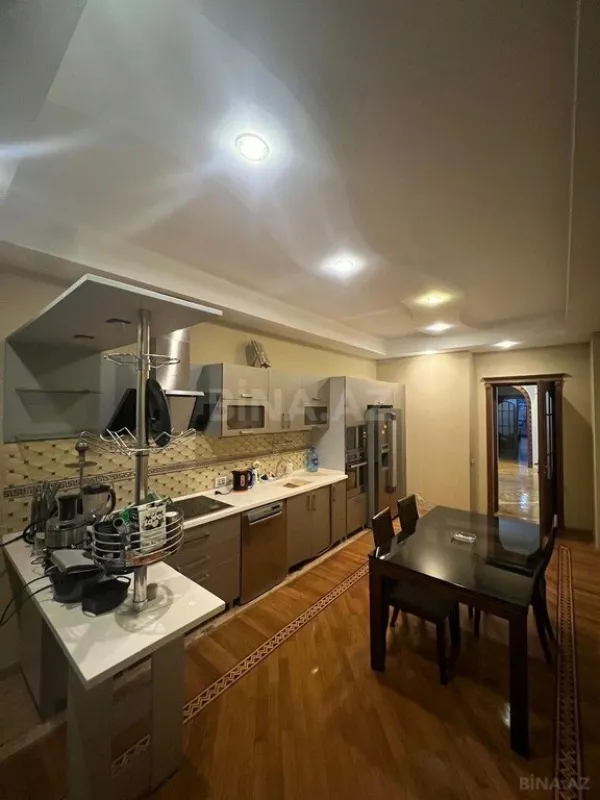 Kirayə verilir 3 otaqlı mənzil 215 m²