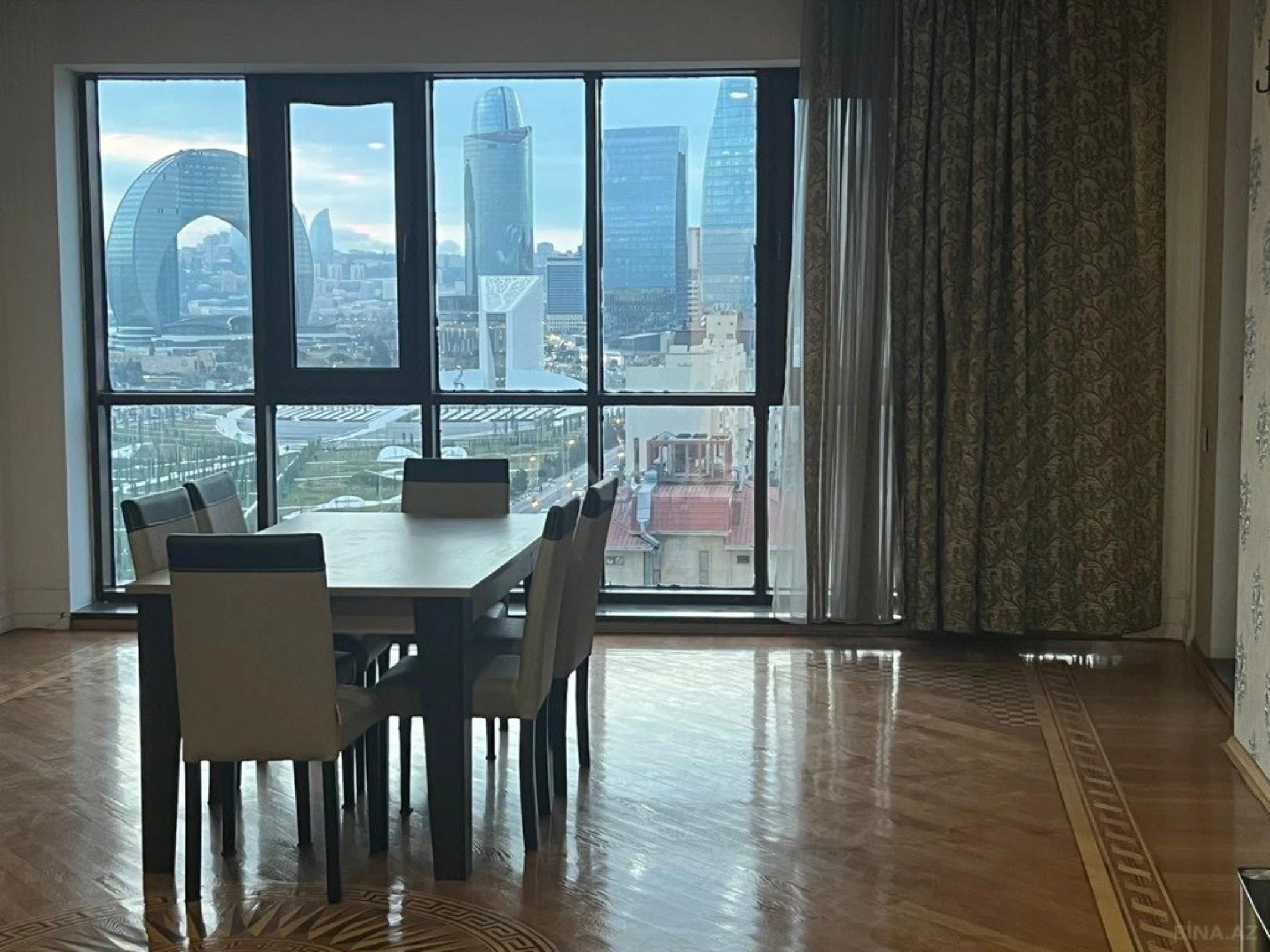 Kirayə verilir 3 otaqlı mənzil 215 m²