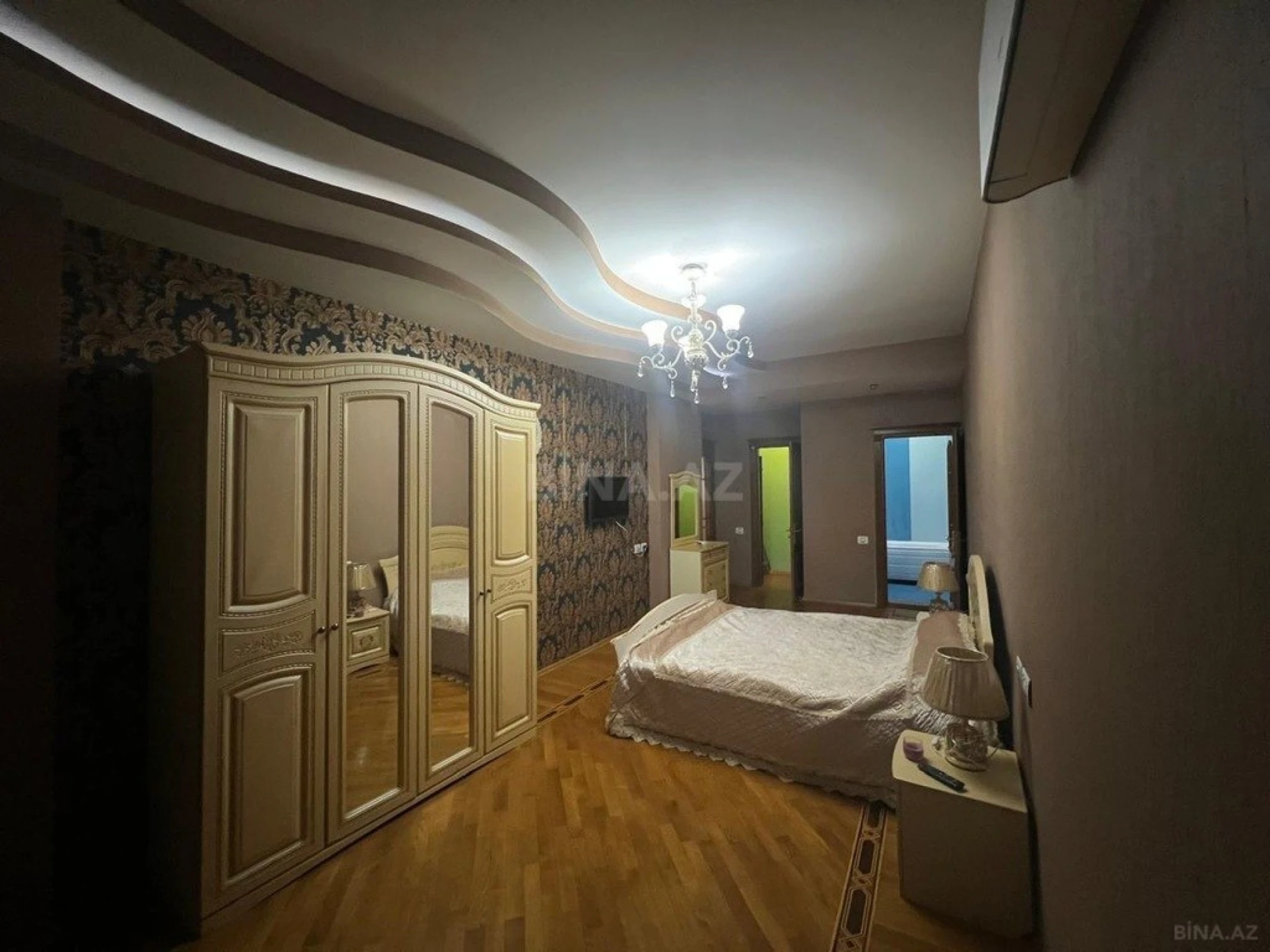 Kirayə verilir 3 otaqlı mənzil 215 m²