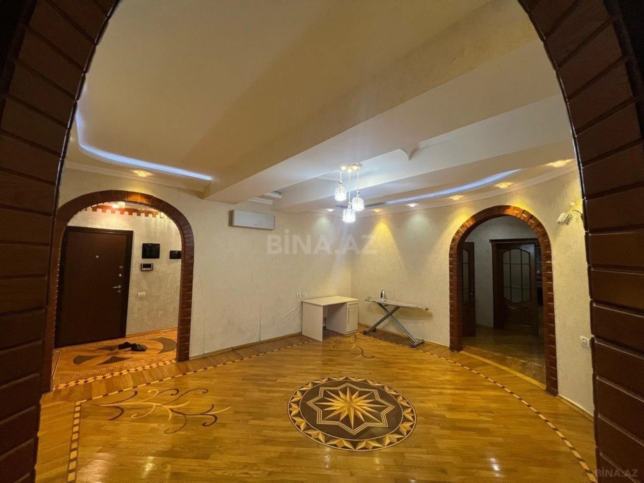 Kirayə verilir 3 otaqlı mənzil 215 m²