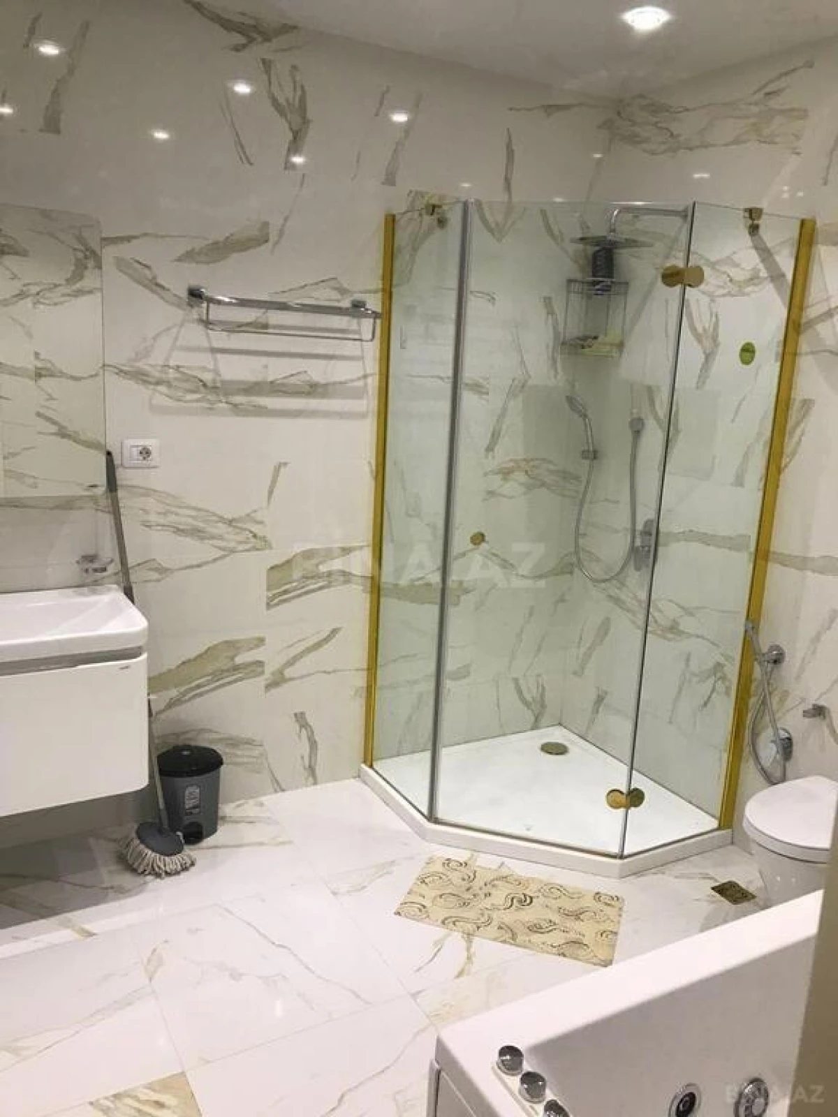 Kirayə verilir 3 otaqlı mənzil 215 m²