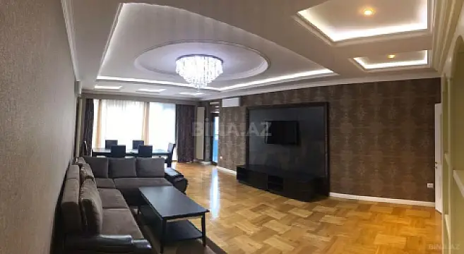 Kirayə verilir 3 otaqlı mənzil 215 m²