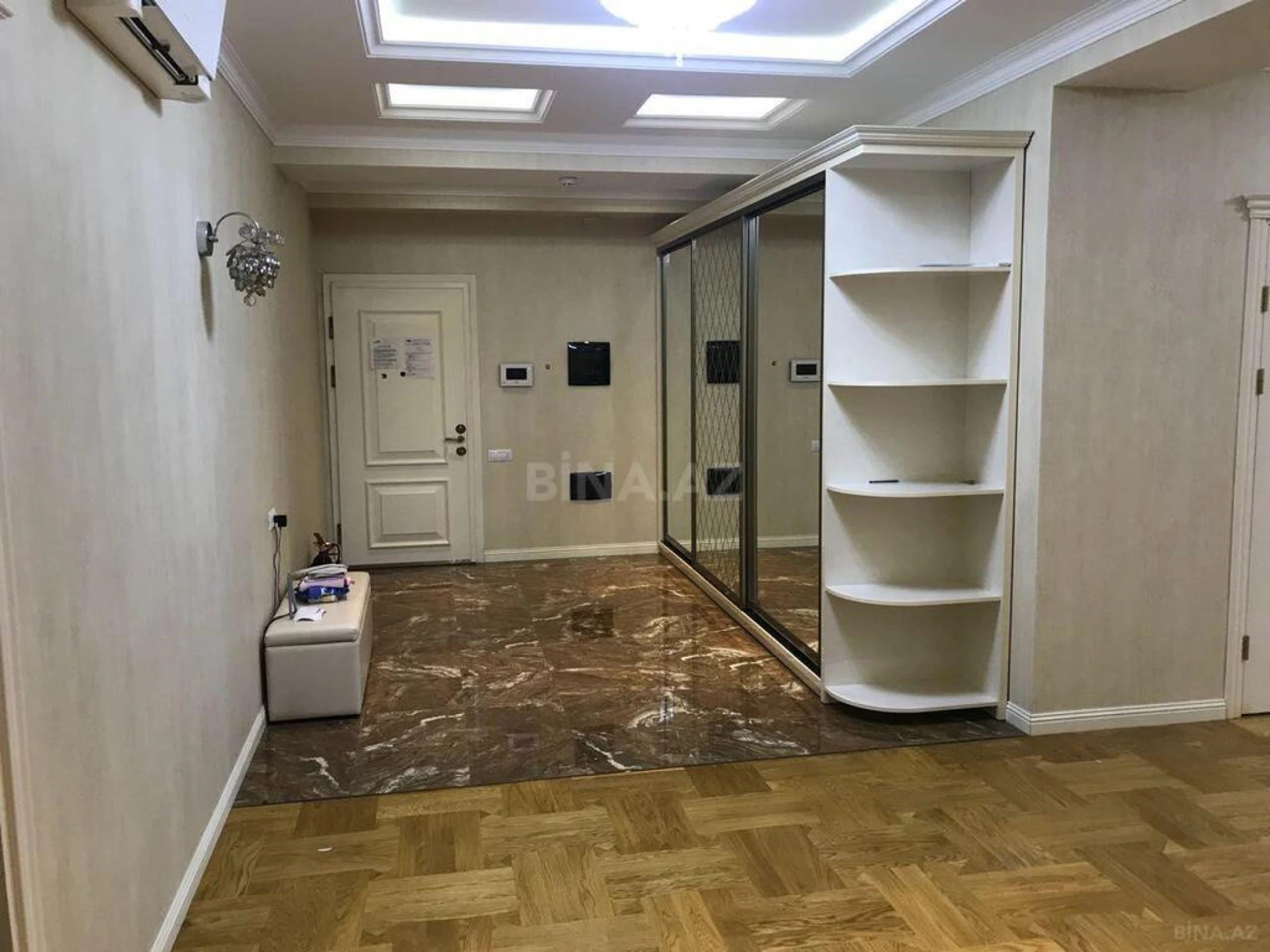 Kirayə verilir 3 otaqlı mənzil 215 m²