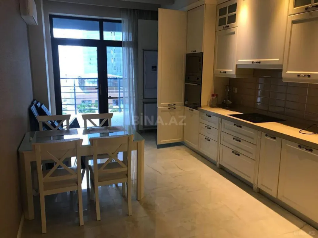 Kirayə verilir 3 otaqlı mənzil 215 m²